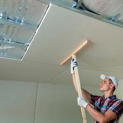 Dobra cena Ognioodporna dekoracyjna płyta gipsowa Sheetrock 1220 mm X 2440 mm w Internecie