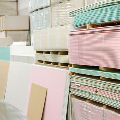 Dobra cena Ognioodporna płyta gipsowo-kartonowa o grubości 15 mm w kolorze czerwonym do sufitów wewnętrznych w Internecie