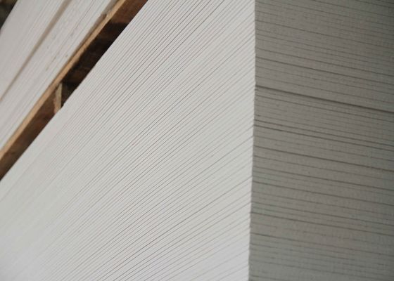 1220x2440mm Płyty gipsowe Strop wewnętrzny Niepalny Płyty gipsowe ognioodporne