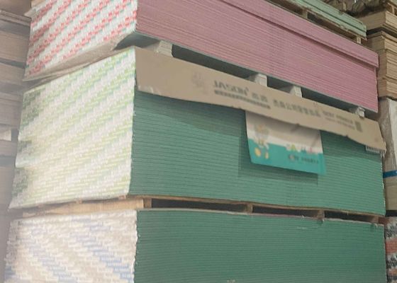 Dobra cena Niestandardowa płytka gipsowa 9,5 mm/10,5 mm/12 mm Odporność na pleśń Dekoracja wnętrz Płyty gipsowe w Internecie