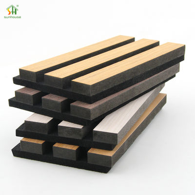 Dobra cena Customized 550kg/m3 ~ 880kg/m3 Density Black MDF+Polyester Fiber Acoustic Slat Wall Panel with More than 5 Years Warranty w Internecie
